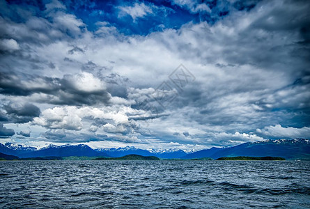 阿拉斯加水景和山丘靠近最喜爱的海峡和阿拉斯卡湖图片素材