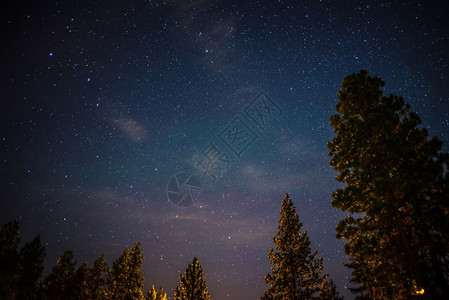 夜空有乌萨小星和极地云图片