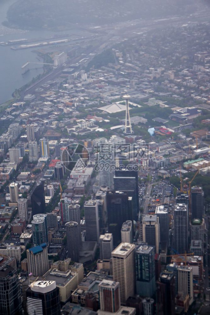 城市天线和街道图片