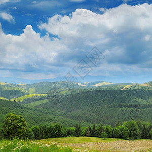 山地风景和云图片