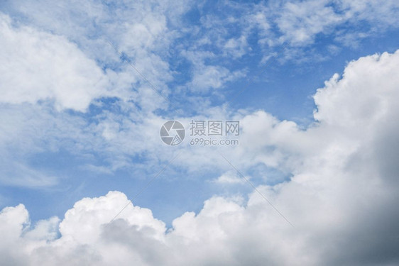 云和蓝明背景图片