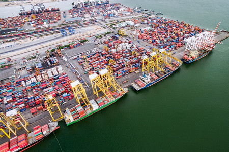 集装箱货轮进口出商业物流供应链运输概念用于航运空中最高视角背景图片