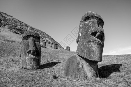 东边的兰诺拉库火山东边的岛黑白画面东边兰诺拉库火山黑白的画面图片