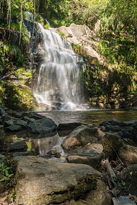 美丽的瀑布在卡亚分离的伏加阿维罗脚步图片