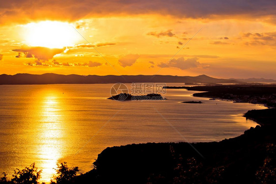 日落巴科斯塔内湾和帕曼岛croati图片
