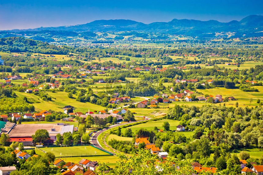 在croati和Slovenia边境一带的Sutla河谷空中观察图片