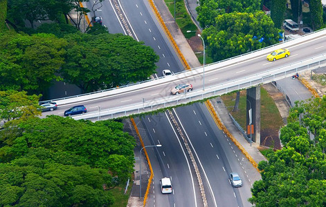 汽车在现代高速公路上在夏拉波尔白天噪音图片