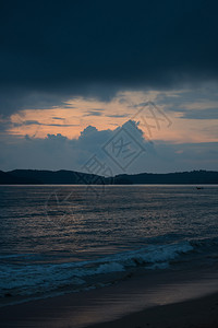 垂直照片泰国海面日落图片