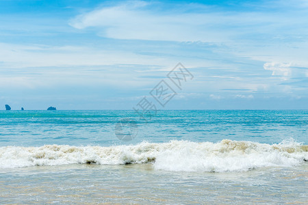 在海平面之上的天空宁静海平面在边的Krabi度假胜地图片