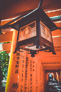 日本京都的鱼生稻成太社神社的传统灯笼日本京都fushimiinaritaisha神社的灯笼图片