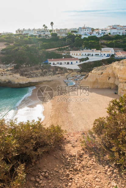 这个海滩是著名的旅游区Algarve的一部份图片