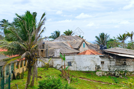 海啸后弃置的房屋图片