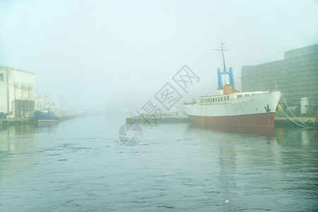 乌韦特卡的渔港有晨雾的poland图片