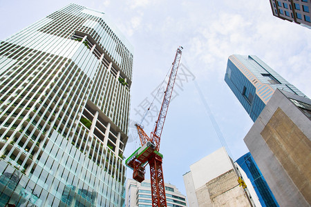 白天在市中心的建筑工地图片