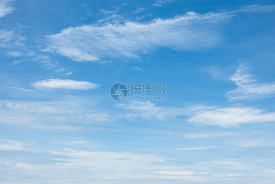 蓝天空和云幕背景图片