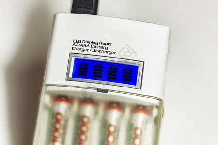 充电器lcd显示时的电池充提图片