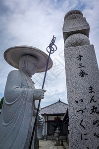 日本京都荒山寺的和尚石像日本京都荒山寺的僧侣雕像图片