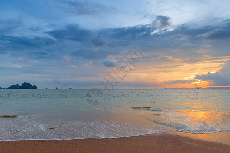在泰国海平面的日落天空图片
