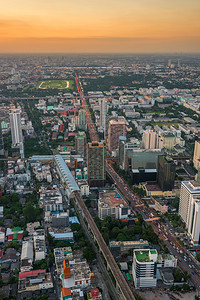 来自高的摩天大楼垂直城市泰王国的Bangko市图片