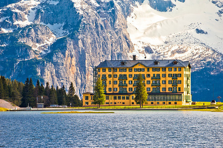 梦幻般的莫苏里娜湖景意大利平原地区的阿尔卑斯山脉地区图片