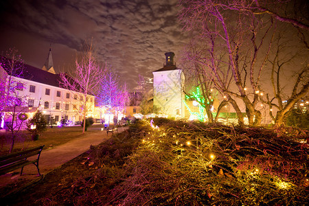 圣诞市场夜景Croati首都历史建筑图片