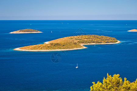 位于普里穆申群岛达马提亚croati岛附近高清图片