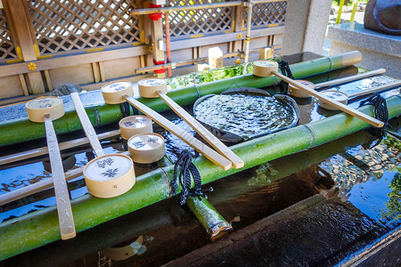 日本东京神社的净化喷泉日本东京神社的净化喷泉图片