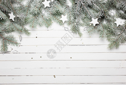 圣诞节或新年背景毛树枝装饰和木背景的闪亮星顶视图复制空间圣诞节或新年背景毛树枝装饰和木背景的闪亮星复制空间图片