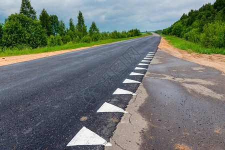 沥青公路交叉口图片