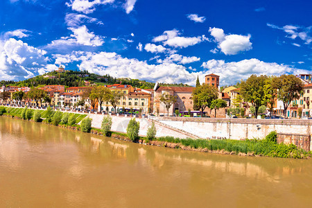 Verona城市景色与意大利平原地区全景相隔图片