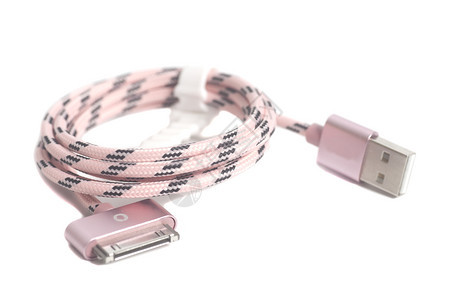 粉红色移动设备充电器以白色背景隔离粉红色移动设备充电器图片