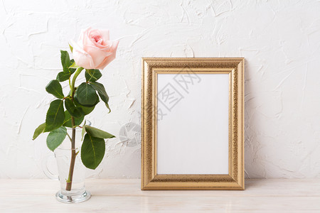金架模型以温柔的粉红玫瑰制成玻璃空框模型用于展示艺术品金架模型以温柔的粉红玫瑰制成玻璃图片