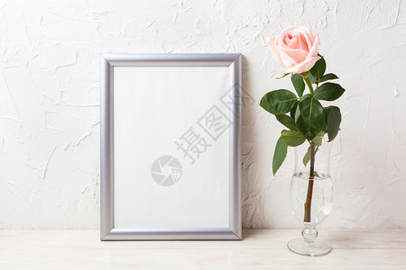 用于展示艺术的空框银模型以柔粉红玫瑰装上精致的花瓶银框模型软粉红玫瑰装上精致的花瓶图片