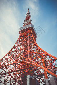 在蓝天空背景的东京塔日本图片