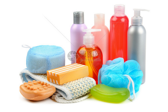 洗发水肥皂和浴海绵在白色背景上隔离个人卫生用品的分类图片