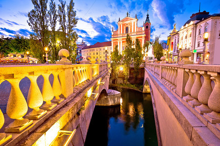 Tropstvje桥和广场夜景卢布尔雅那斯洛维尼亚首府图片