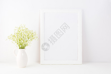 白色框架模型配有baysreathflower白色框架模型配有优雅的breathflowr用于展示艺术的空框架现代艺术的模板框架图片
