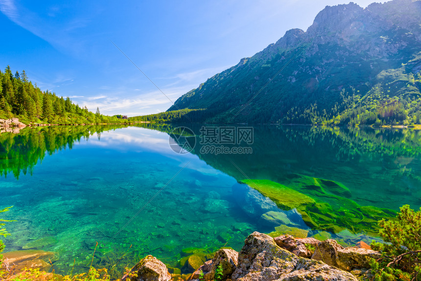 塔特拉海眼中美丽的湖泊透明水图片