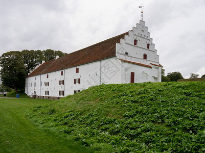 alborghus城堡位于丹麦马克位于丹麦马克的老城镇alborghus城堡的白色外表图片