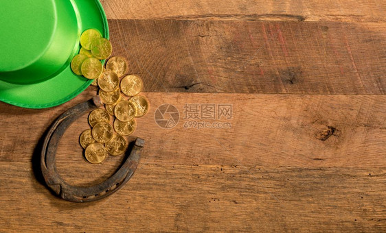 绿色帽子日的金币绿色帽子日的金币宝藏图片