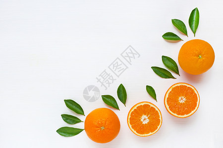 白色背景上分离的新鲜柑橘水果顶部视图图片