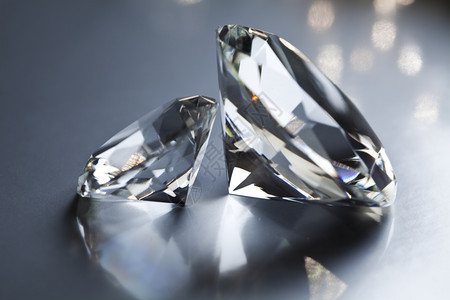 闪亮的钻石多彩的音调概念图片