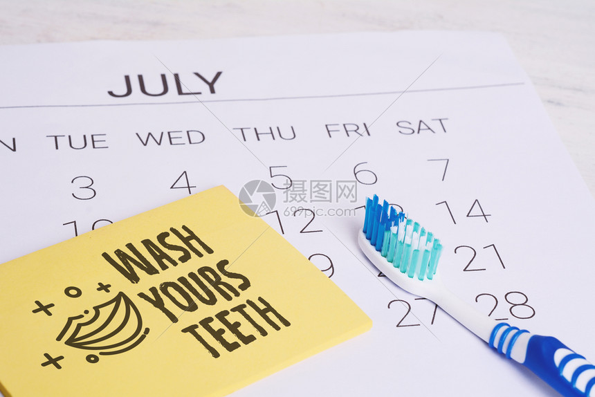 用牙刷提醒医预约日齿卫生和健康概念图片