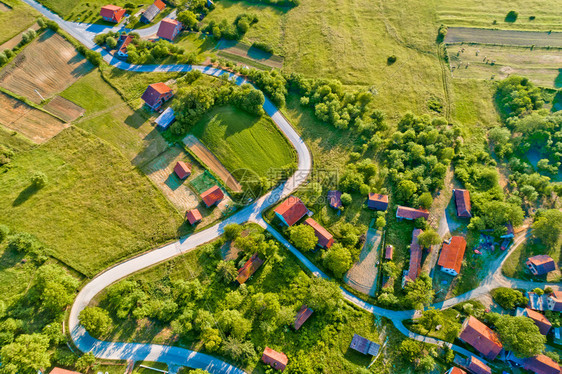 农村croati空中观察村Prigoje地区aptovec图片