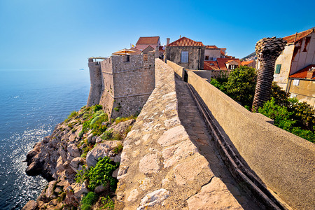 肉末防守墙壁和屋顶的视野croati的dlmti地区背景