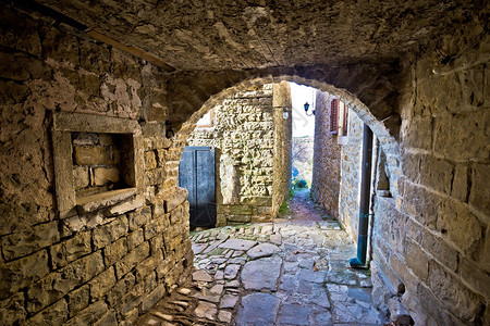 格拉兹尼扬古老街道的石头镇伊斯特里亚croati图片