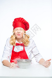 用红围裙和头罩做饭用白底液氮做实验图片