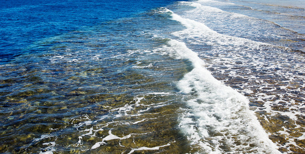 蓝色海水图片