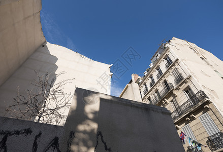 2018年6月4日MarseilFrance2018年6月4日在法国南部Marseil老旧地段的房屋在蓝天城市中心的地海图片