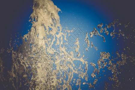 柳 雨城市公园的经典喷泉关闭照片过滤的古董背景背景